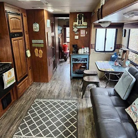 Rv Adventure Roscoe Pet Friendly Hotel Exterior photo